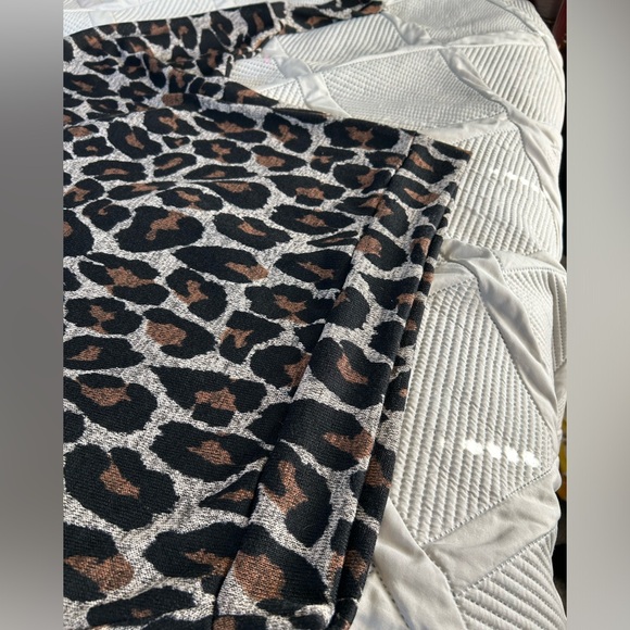 Reb N J leopard long sleeve shirt! - Picture 6 of 7